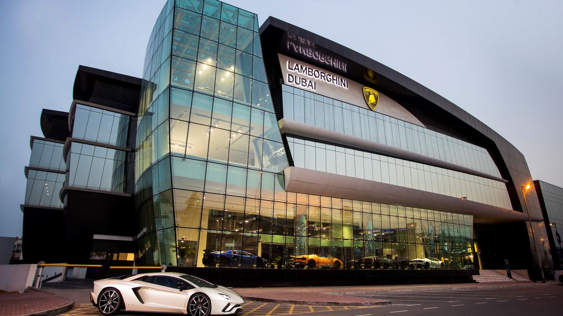 Expert-guide-for-lamborghini-rental-in-dubai-V057
